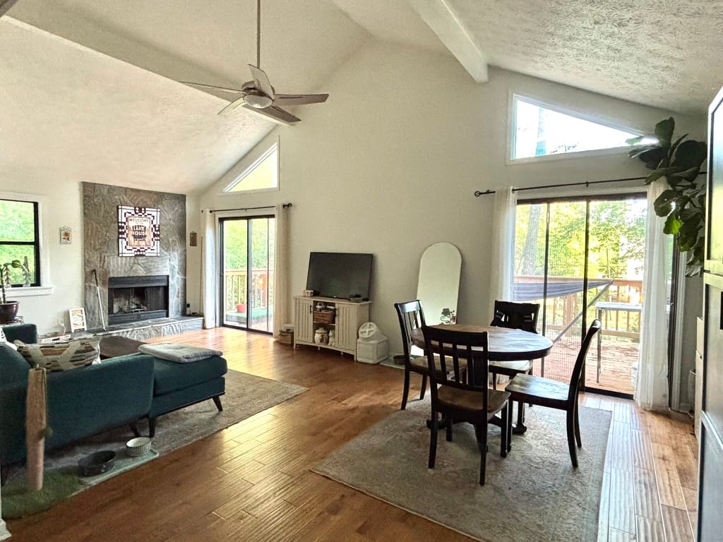 Lake House — 2 Bedroom photo 3