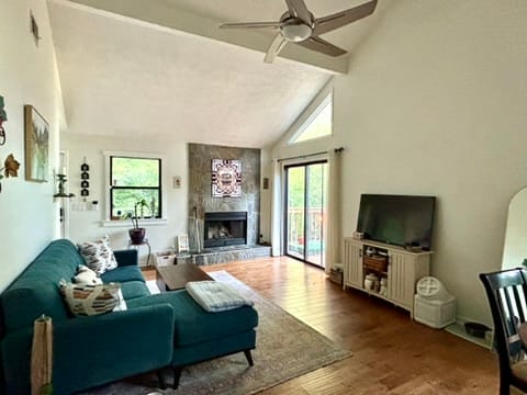 Lake House — 2 Bedroom photo 6