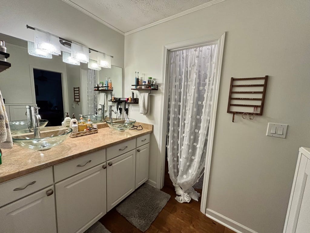 Lake House — 2 Bedroom photo 12