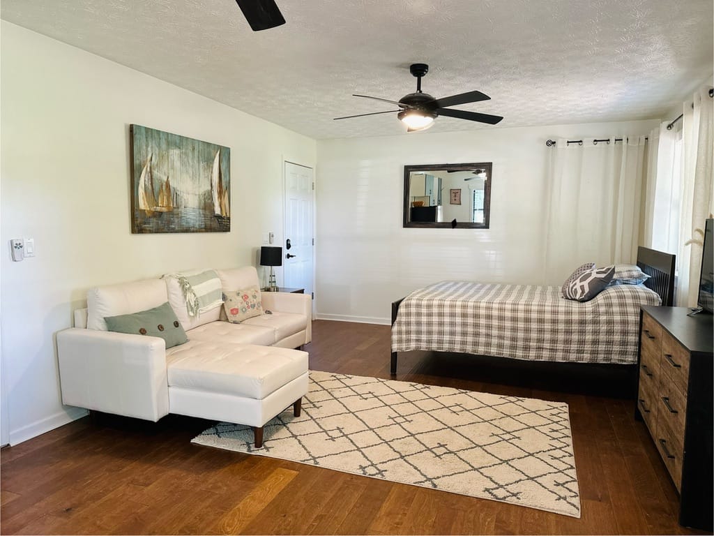 Lake House — Studio photo 5